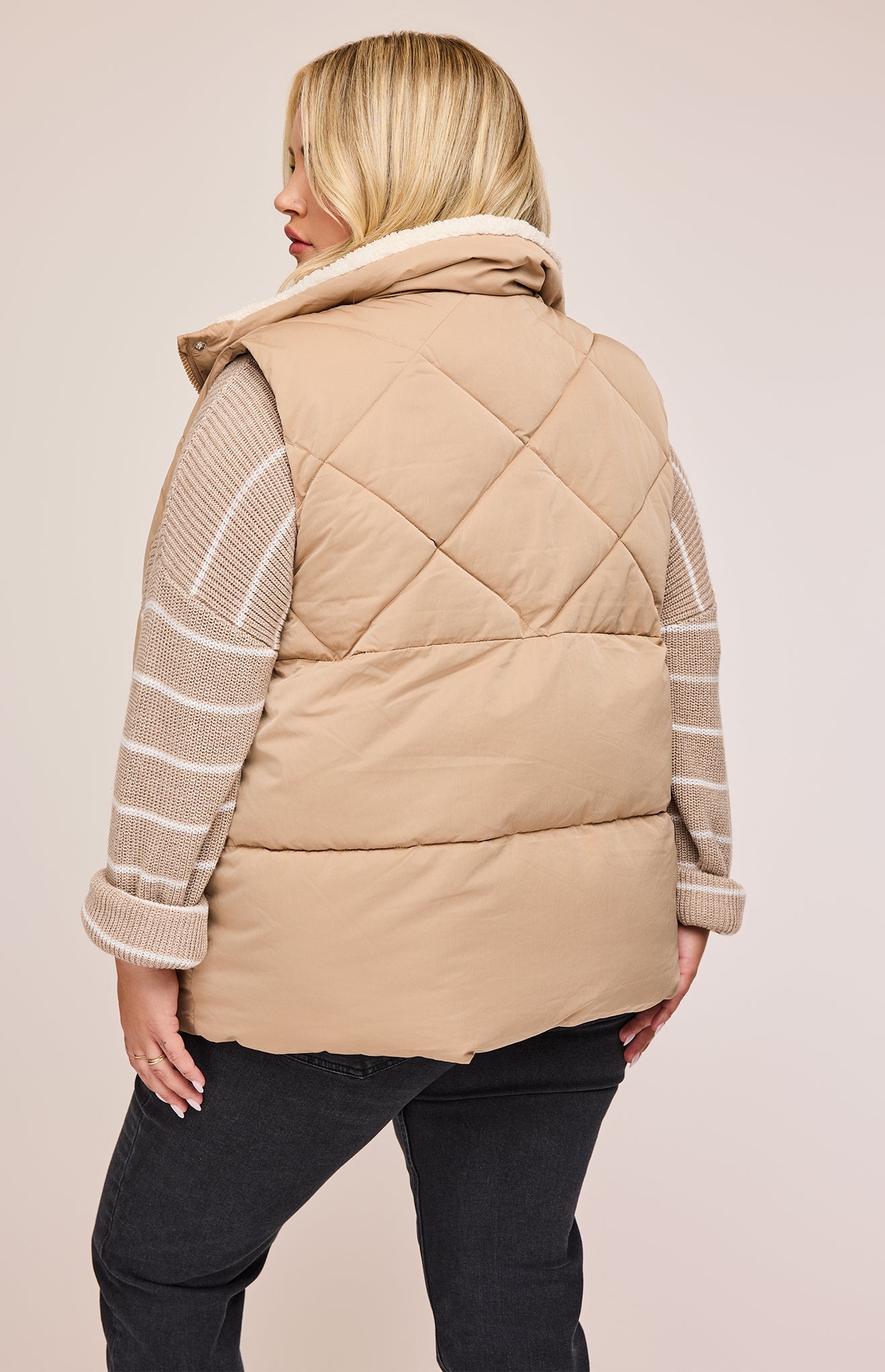 Billie Vest|color:Camel