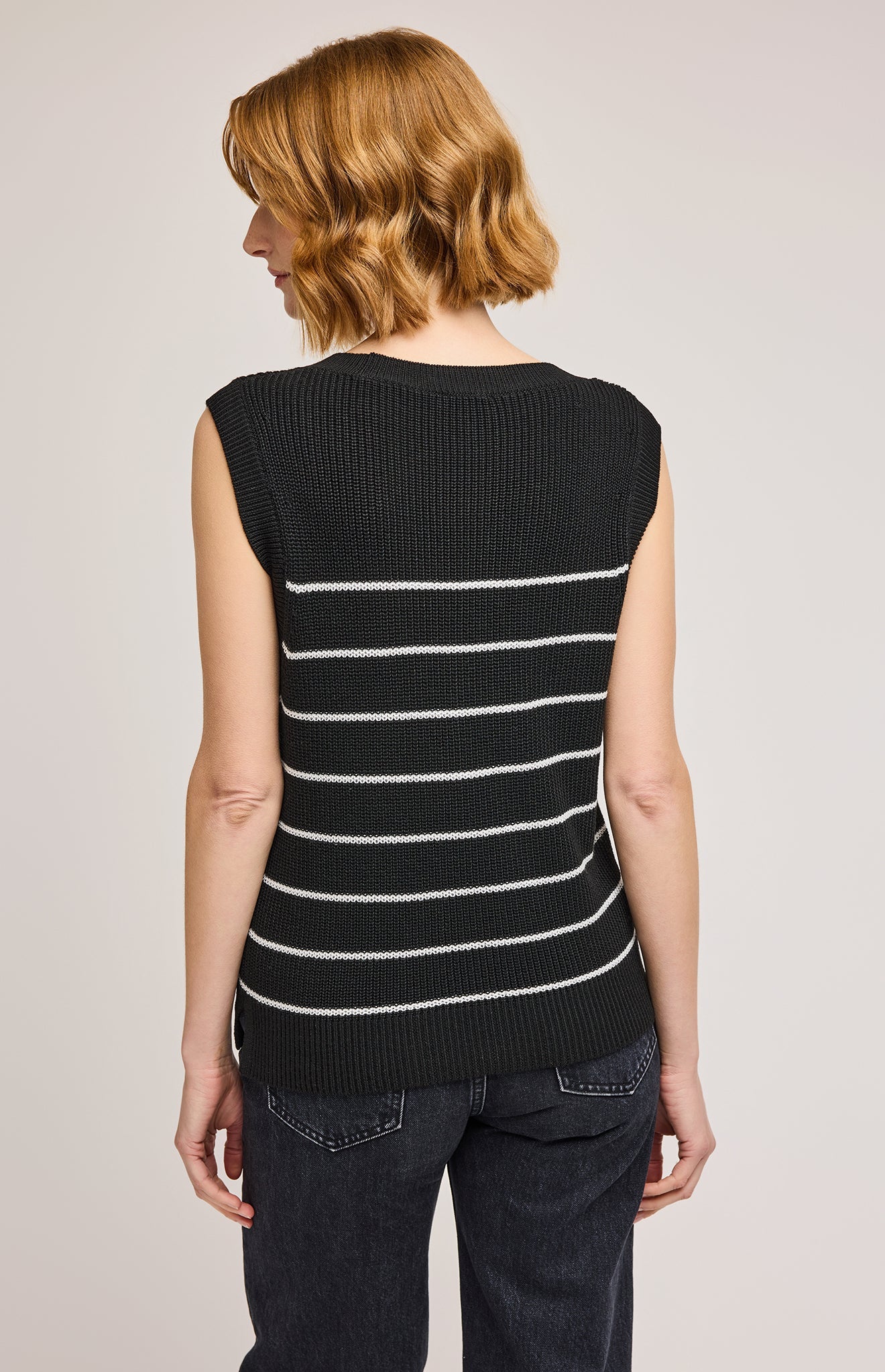 Tanner Knit Vest|color:Black Stripe