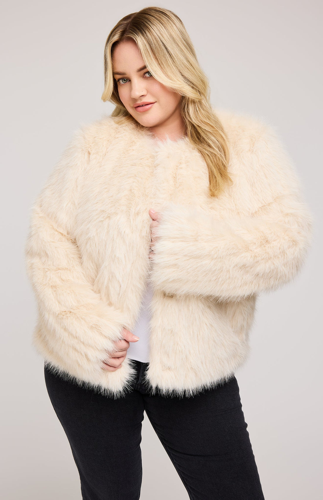Uma Faux Fur Jacket|color:Bone