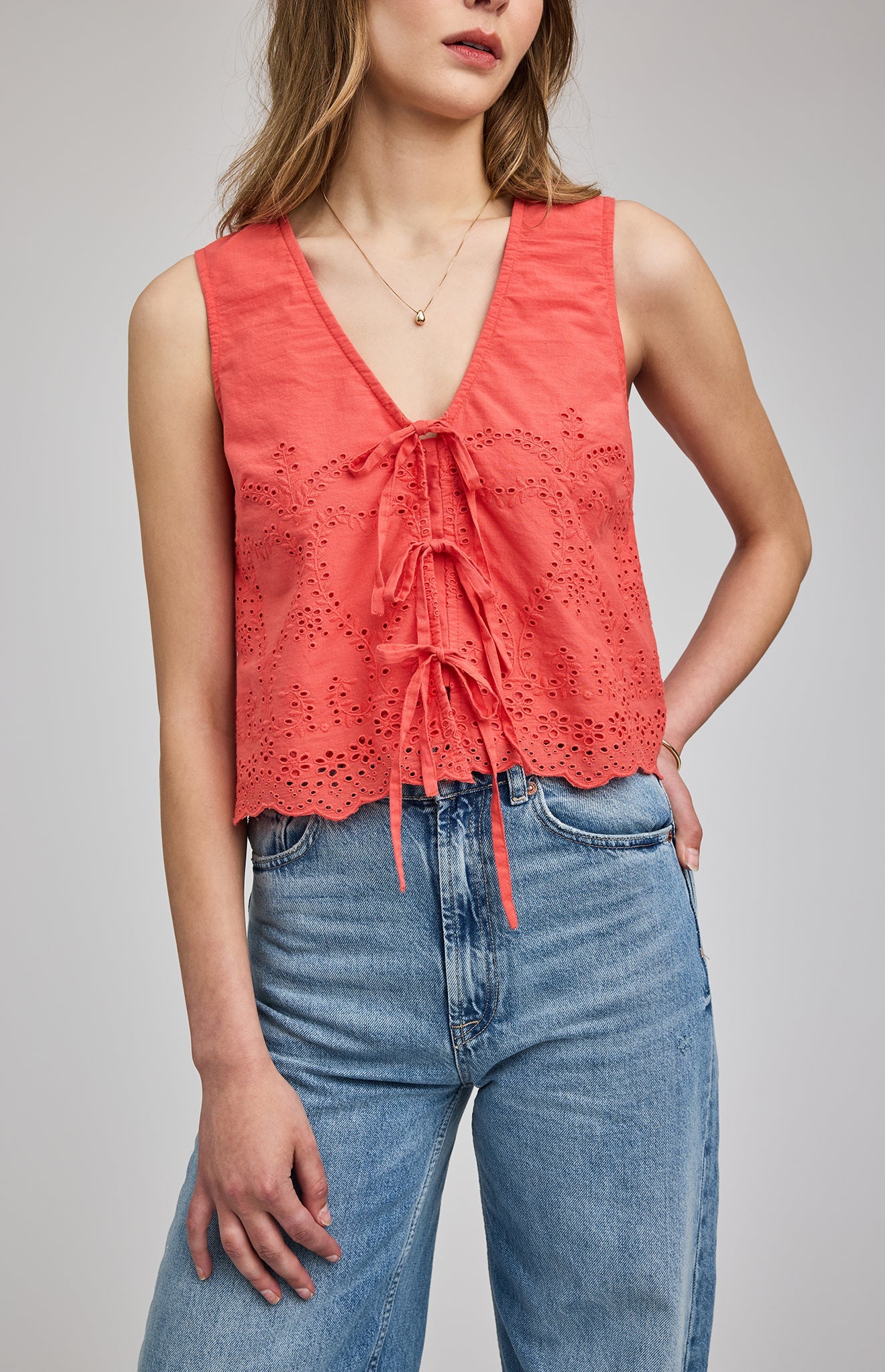 Rhea Sleeveless Top|color:Grenadine
