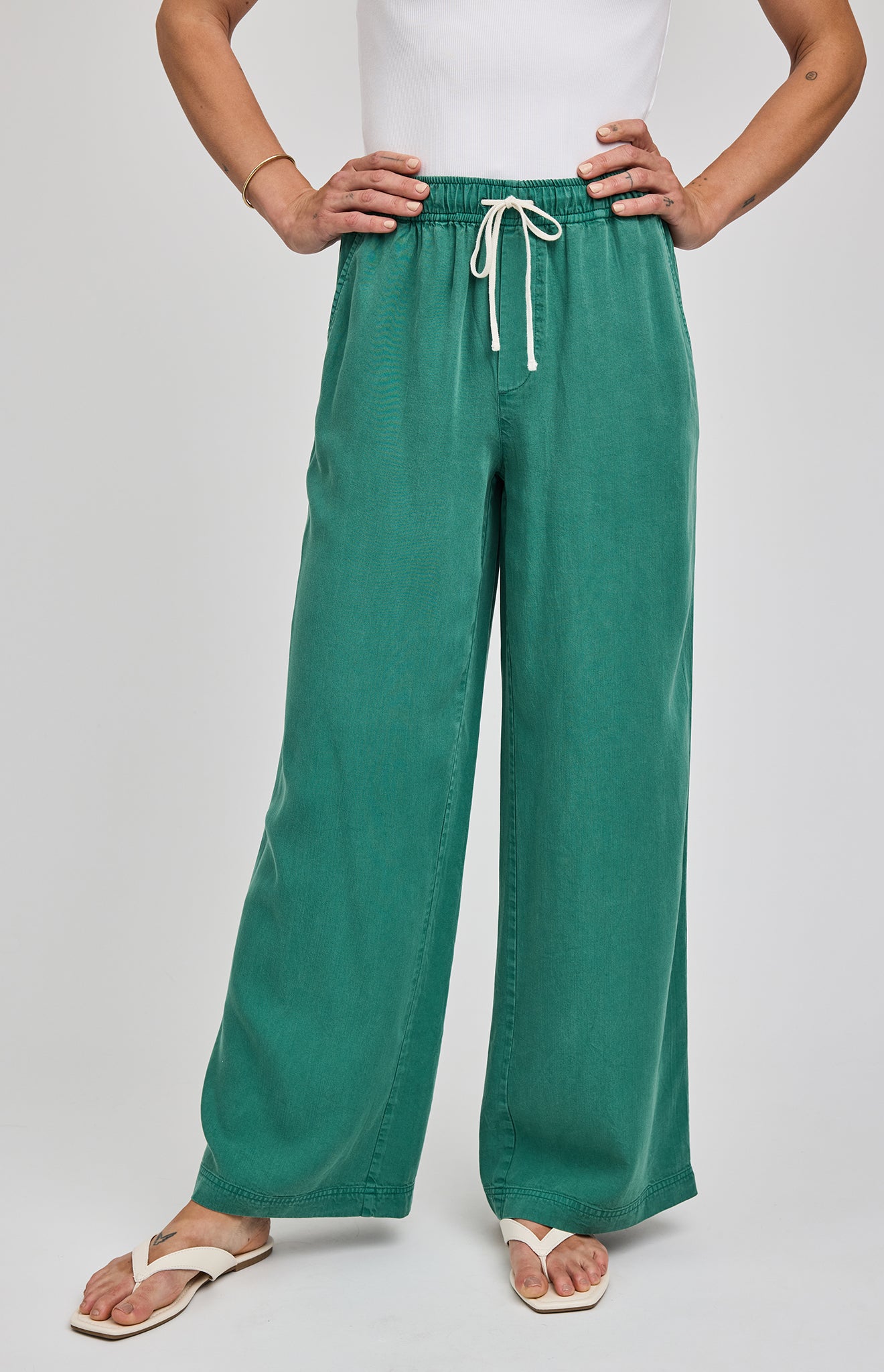 Camille Pant|color:Kelly